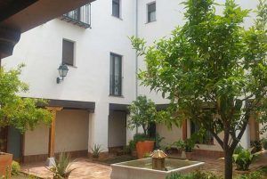 Barrio de apartamentos y plaza en Albaicín