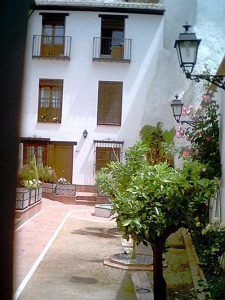 Rehabilitación y ampliación para apartamentos en Albaicín